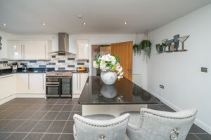 KITCHEN/DINER- click for photo gallery